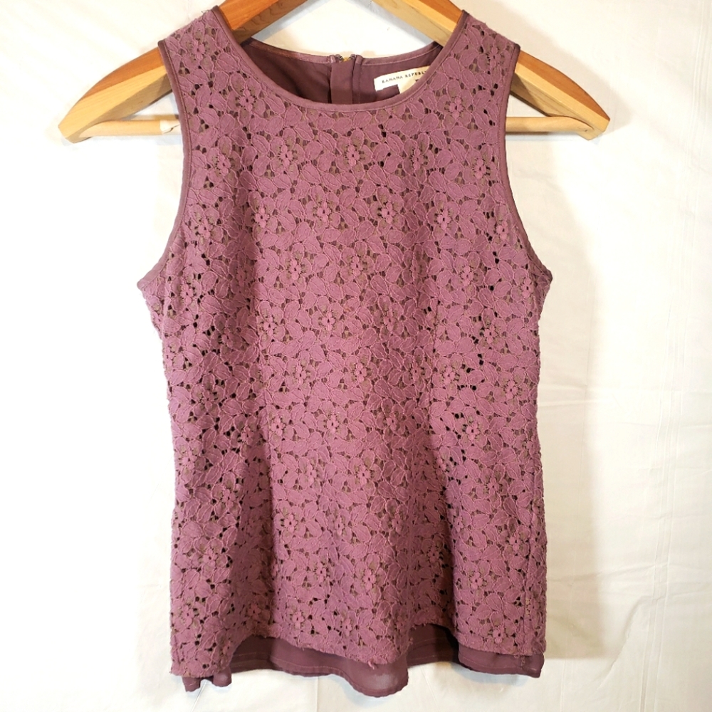 Banana Republic size 8 top. Great for under a suit jacket. Floral design.
